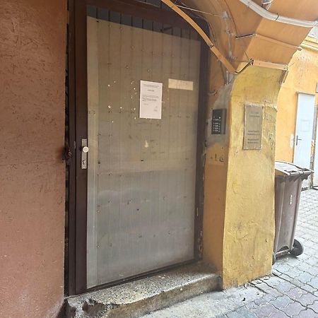 C Private Room In City Center In Bratislava Exteriör bild